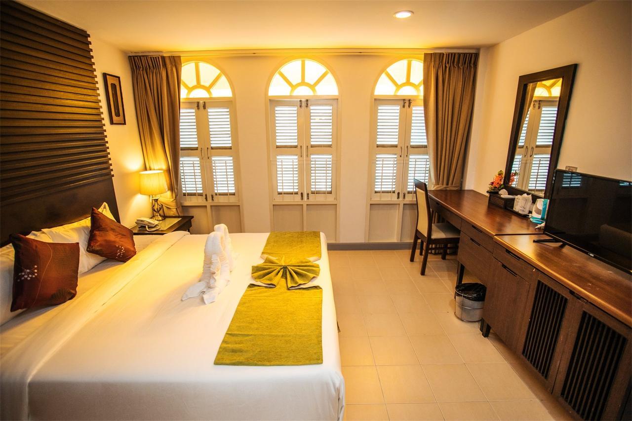 Sino House Patong Hotel Exterior photo