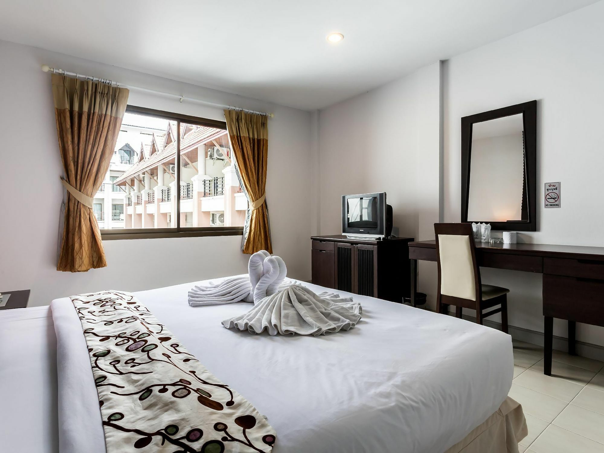 Sino House Patong Hotel Exterior photo